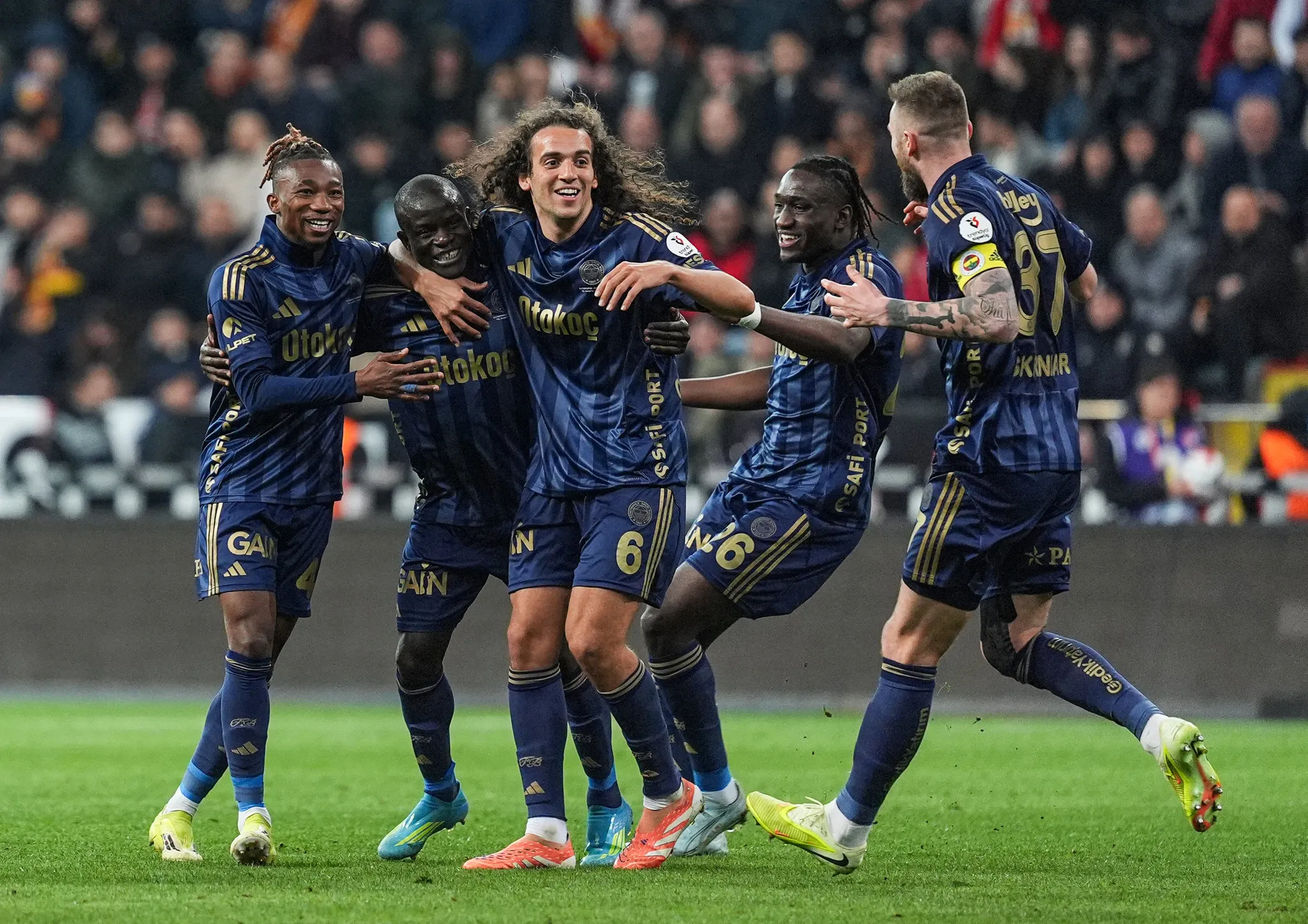 Sarı-lacivertlilerden dört dörtlük galibiyet! Fenerbahçe Kayserispor'u farklı yendi