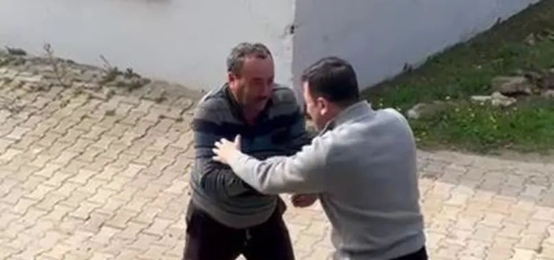 Cumhur İttifakı İzmir Büyükşehir Belediye Başkan Adayı Hamza Dağ'dan 'elbisem kirli' diyen vatandaşa örnek davranış! “Sen üreticisin sana sarılacağım"