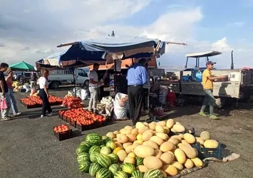 Bitlis'te yol kenarında satılan ürünlere büyük ilgi
