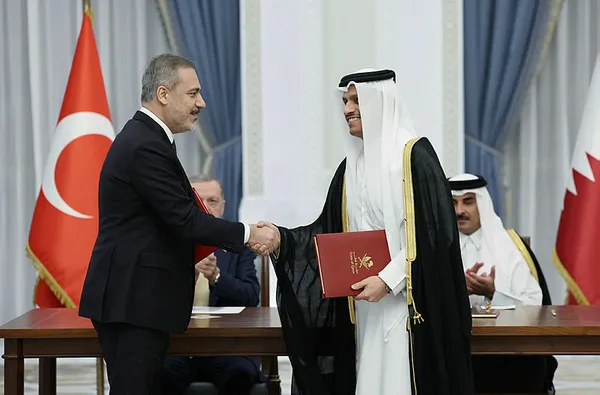 Başkan Recep Tayyip Erdoğan’dan Katar’da diplomasi zirvesi! 12 kritik anlaşma imzalandı