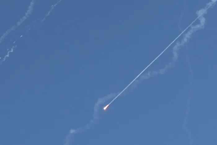 ak-parti-sozcusu-omer-celik-israil-herkes-icin-tehdit-1750590019741.jpeg İran'ın İsrail'e başlattığı füzeli saldırıdan görüntü