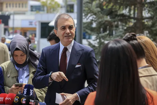 son-dakika-ak-parti-mkyk-toplantisi-omer-celik-onemli-aciklamalarda-bulunuyor-1652369985617.jpg Son dakika: Siyasette sığınmacı polemiği | Ömer Çelik: Hudutlarımızla ilgili söylemler iftiradır - 2