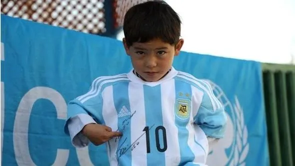 Afgan Messi ve ailesi Taliban tehdidi nedeniyle yaşadıkları kenti terk etti