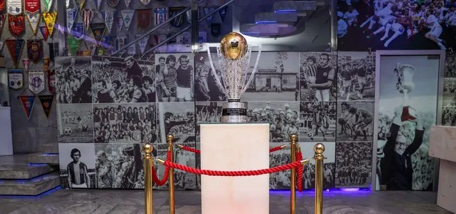 Trabzonspor’un şampiyonluk kupası müzedeki yerini aldı