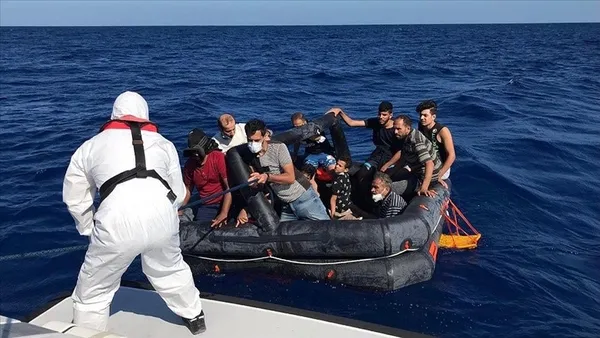 1695749586044.jpg Muğla’da düzensiz göçmen operasyonu! Bodrum açıklarında 13 kişi yakalandı - 1