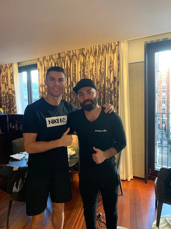 yildiz-futbolcularin-berberi-senol-erdogan-kimdir-1627550686967.jpeg Yıldız futbolcuların berberi Şenol Erdoğan kimdir? - 1