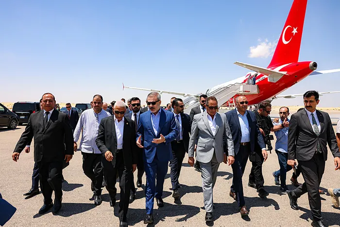 Türkiye’den Mısır’a kritik ziyaret! Masada önemli konular var! Hakan Fidan Refah Sınır Kapısı’ndan: Yiyecek yok su yok...