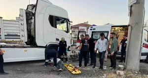 TIR ile motosiklet çarpıştı: 1 ölü
