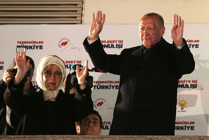 Baskan Erdogan Dan Balkon Konusmasi