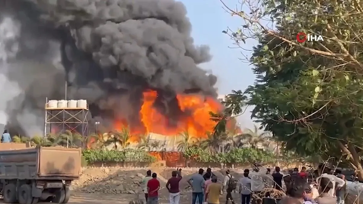 Hindistan da eğlence merkezinde yangın 27 ölü