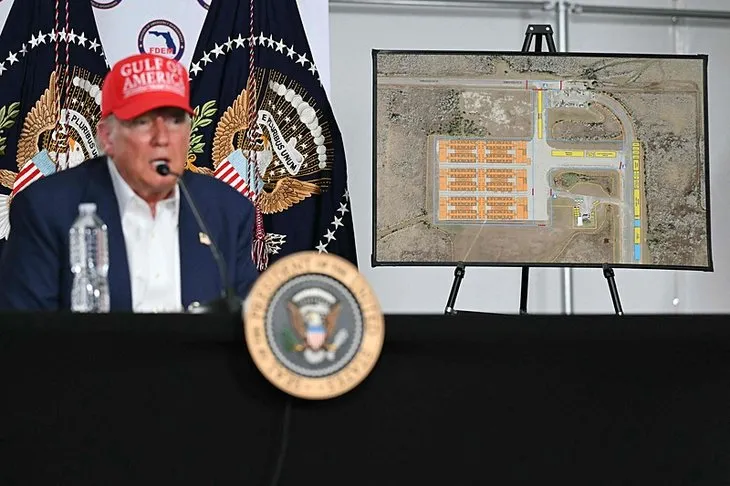 Trump’tan çevresi timsahlarla çevrili Alcatraz’da yeni görüntüler: Biden’a küfür göçmenlere tehdit!