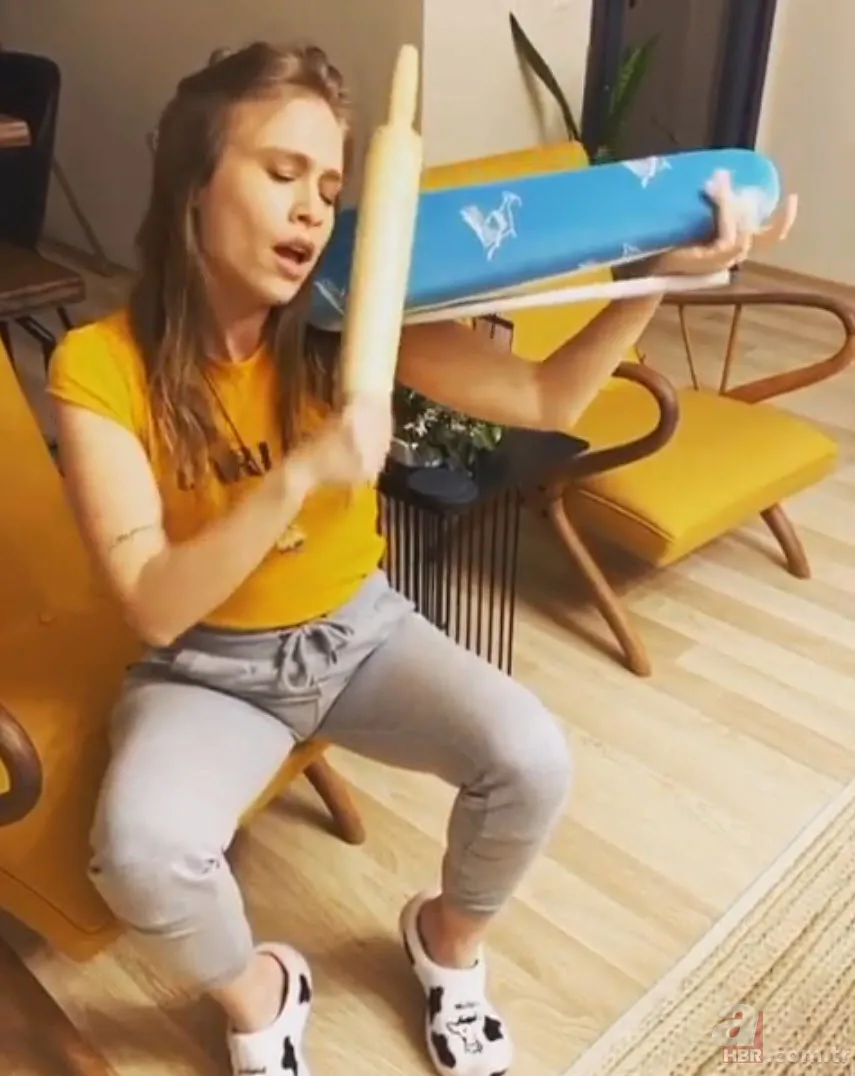 Ceyhun Fersoy ve Begüm Öner ev aletlerini enstrüman yaptı! Paylaşımlarına beğeni yağdı 4