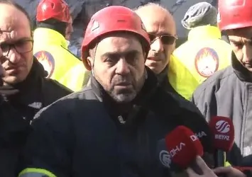 Elazığ depreminde arama çalışmalarına katılan itfaiye eri gözyaşlarını tutamadı