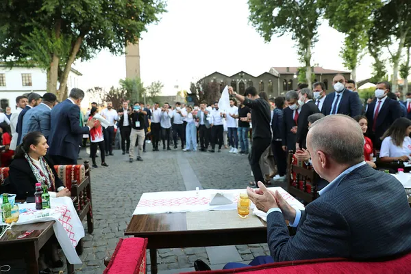 Son dakika: Başkan Recep Tayyip Erdoğan Diyarbakır’da gençlerle buluştu