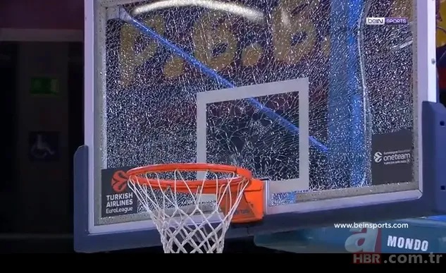 Barcelonalı yıldız basketbolcu potayı kırdı! İşte o görüntüler 4