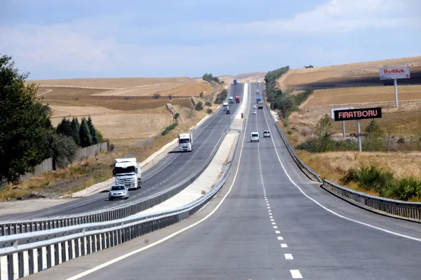 Bu meselede dahi hükümete çamur attılar! CHP’li Özgür Özel’den öz eleştiri: Geçmişte yol yapmamak Türkiye için utanılacak bir iş