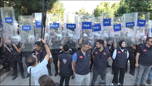 HDP’li vekillerin TSK’yı hedef alan açıklamasına polis izin vermedi