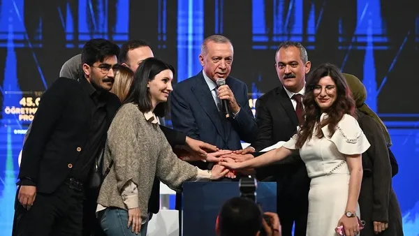 103-branstan-45-bin-ogretmenin-gorev-yerleri-belli-oldu-baskan-erdogan-acikladi-tek-seferdeki-en-yuksek-atama-1683540245932.jpeg 103 branştan 45 bin öğretmenin görev yerleri belli oldu! Başkan Erdoğan açıkladı: Tek seferdeki en yüksek atama - 1