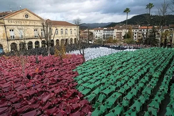 1937’de bombalanan Guernica kasabasında binlerce kişi Filistin için tek yürek! Dünya ve tarih, yeni bir Guernica’yı kabul etmemeli