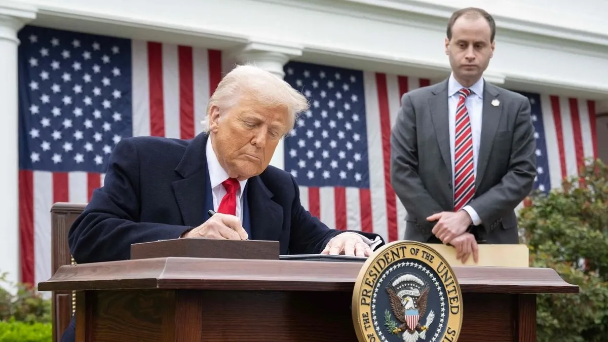 Çin'in restine ABD'den yeni rest! "Derhal" yüzde 125'e yükseltilecek | Trump'tan "vergileri durdurabiliriz" mesajı