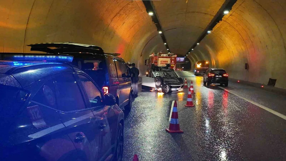 Üsküdar'da sağanak yağış kazayı beraberinde getirdi