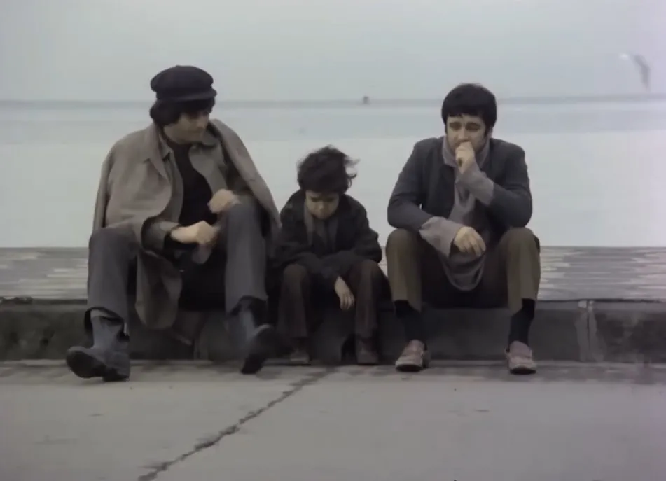 canim-kardesim-filmi-nerede-cekildi-konusu-oyunculari-ve-yapim-yili-1781020841979.jpg İstanbul ve İzmir’deki doğal çekim mekânları filmin atmosferine katkı sağlıyor. (Fotoğraf: Canım Kardeşim)
