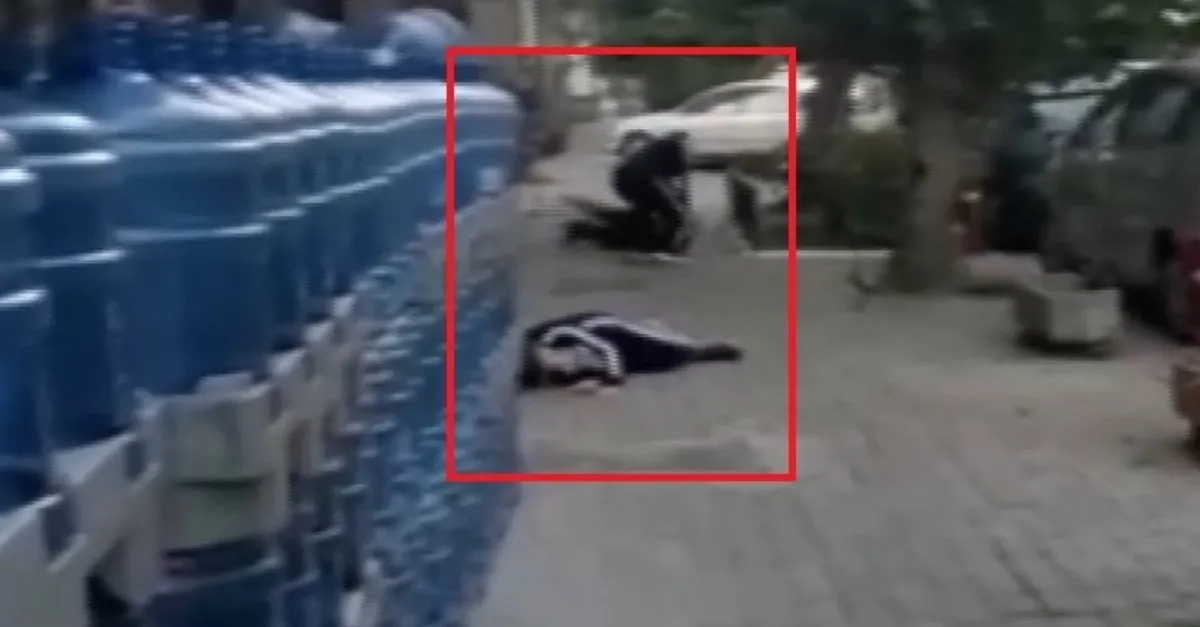 Son Dakika Izmir De Soke Eden Kadin Cinayeti Goruntusu 18 Birgul Bilal Vahsice Katledildi Video Izle Flas Haber Ahaber Video Izle