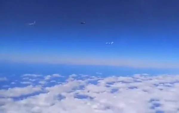 Rus ve Fransız savaş jetleri savaşın eşiğine geldi! Dünya korku dolu gözlerle seyretti - 2