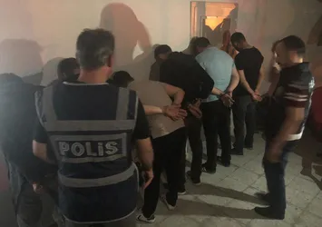 Ankara'da eğlence merkezine baskın! 36 kişiye para cezası