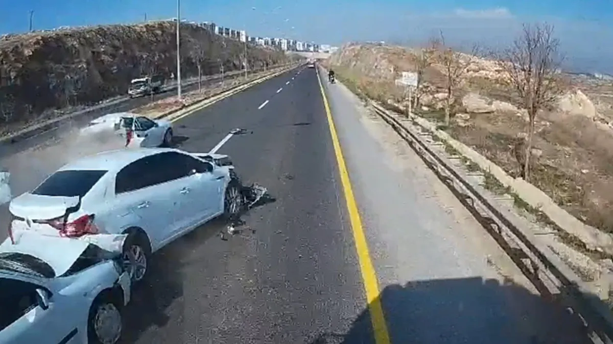 Şanlıurfa'da zincirleme trafik kazası! İşte kayda alınan o anlar