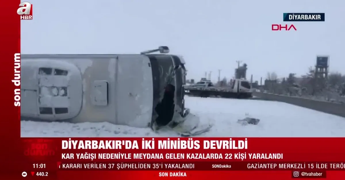 Son dakika: Diyarbakır'da iki minibüs devrildi