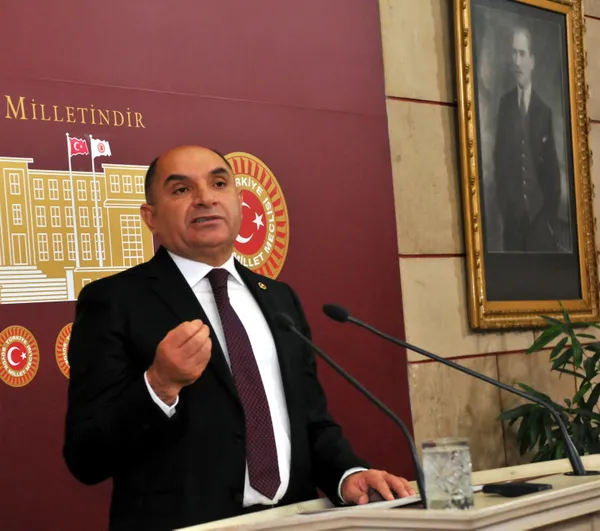 Yerli otomobile binip poz veren CHP'li vekil Tahsin Tarhan'dan akıllara durgunluk veren sözler - 4