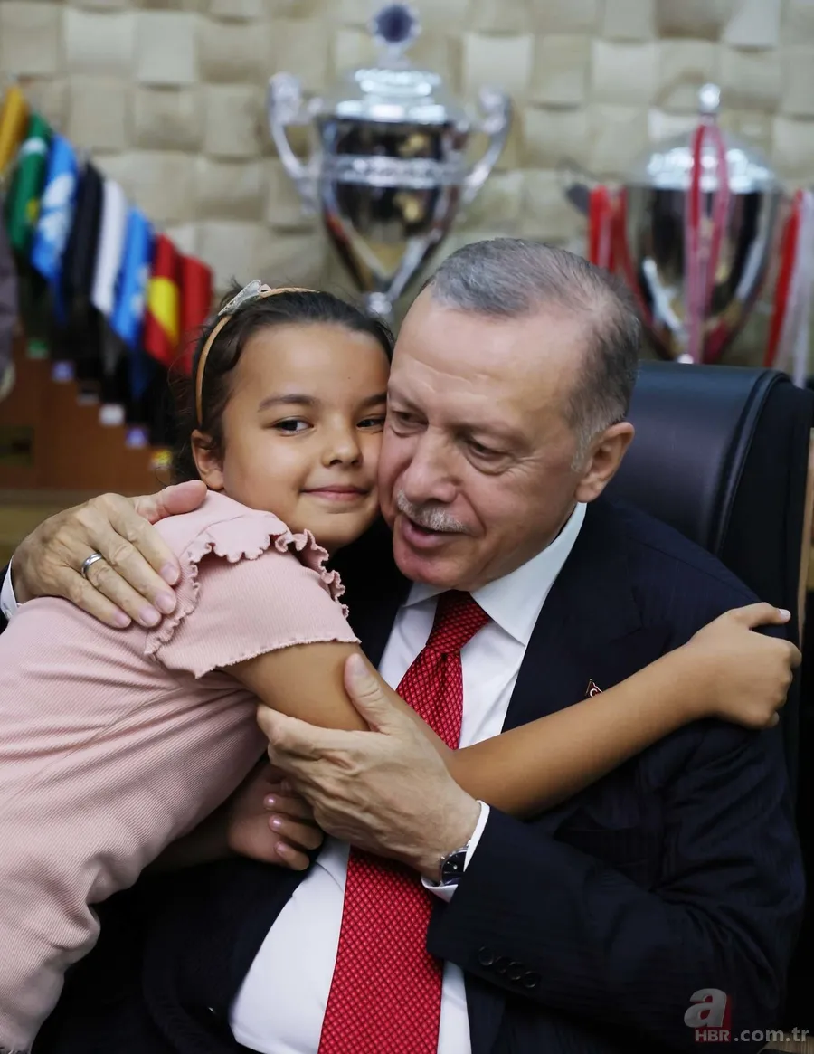 Başkan Erdoğan'dan Türkiye'nin ilk başörtülü valisine ziyaret 8