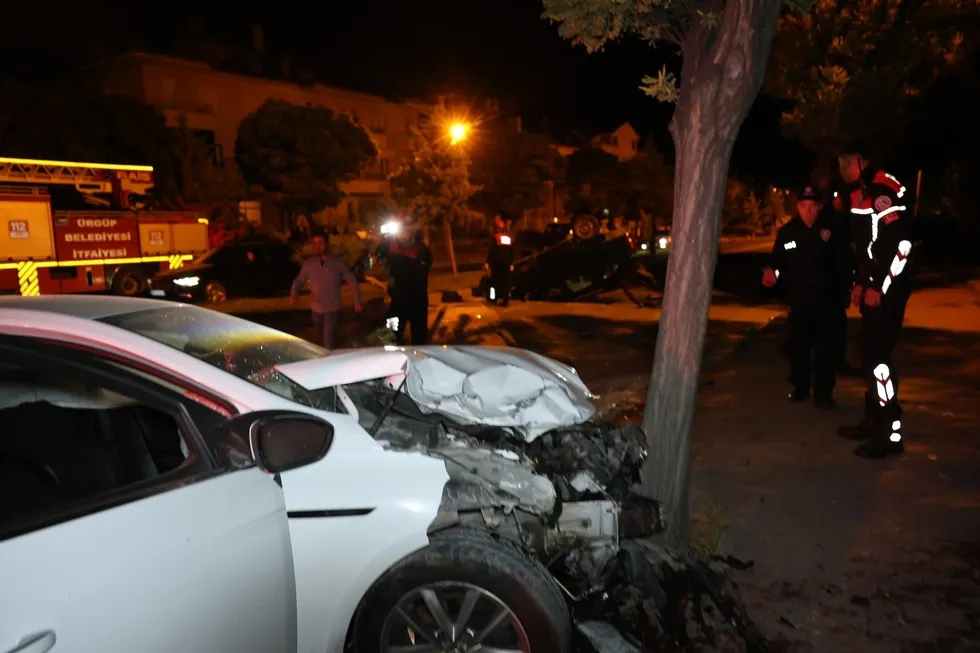 nevsehirde-yaris-yapan-2-otomobil-dehset-sacti-6-yarali-1790908916787.jpg Nevşehir'de yarış yapan 2 otomobil dehşet saçtı! 6 yaralı - 1