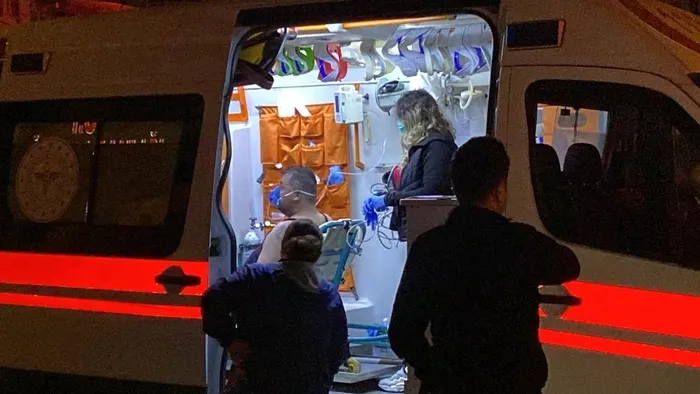 1713334757626.jpg Şarjlı süpürge bomba gibi patladı! İtfaiye ekipleri balkondaki vatandaşın imdadına yetişti - 2