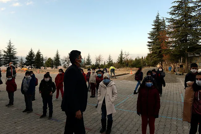 Son dakika: Yüz yüze eğitimde ders zili çaldı! Öğretmenler ne zaman aşı olacak?