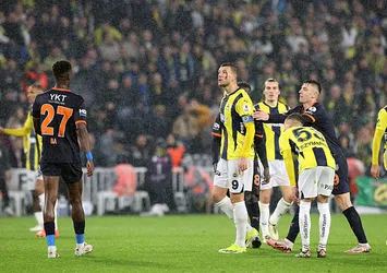 Zirve takibi sürüyor: Fenerbahçe evinde Başakşehir'i mağlup etti