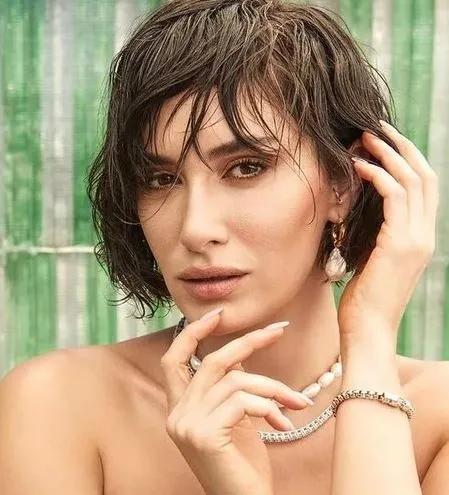 sevilen-oyun-hande-dogandemir-yeni-imajiyla-ilgi-cekti-1628255509128.jpg Oyuncu Hande Doğandemir yeni imajıyla ilgi çekti - 3