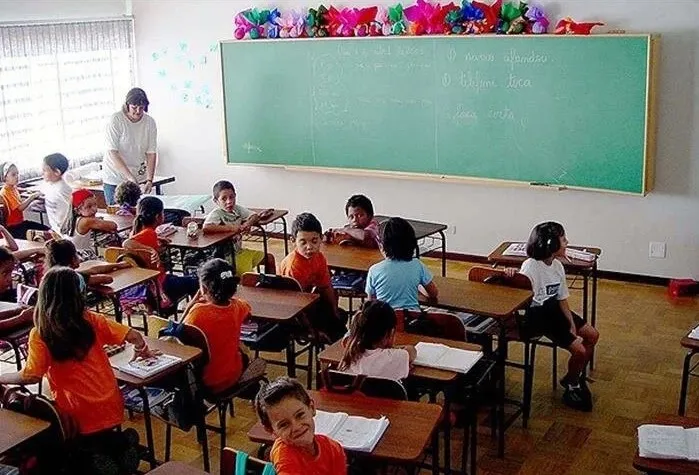 Öğrenci ve öğretmenler dikkat! Yeni müfredat bu ay açıklanacak! Ders saatleri değişecek mi?