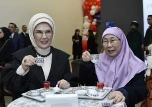 Emine Erdoğan Malezya Başbakanı'nın eşi Wan Azizah İsmail ile görüştü!