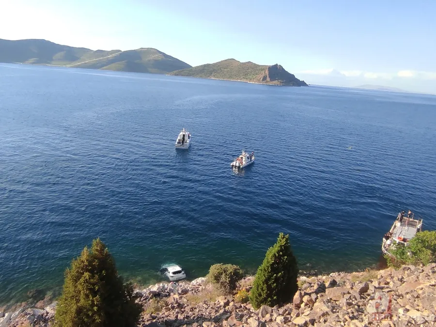 Van'da otomobil göle uçtu! Korkunç kazda 2 kişi can verdi 8