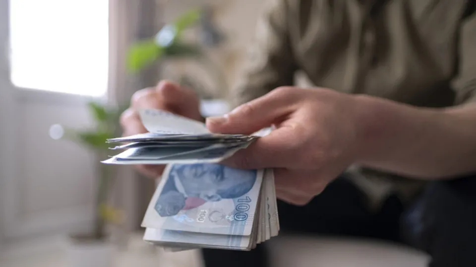 %41 zam geldi! 5,10,15,20 yıl çalışan için ayrı hesap, 15.371 TL oldu! Brüt maaş ile 30 günlük giydirilmiş ücret...