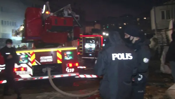 Maltepe'de konteynerde çıkan yangın itfaiye ekiplerince söndürüldü - 1