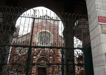 St. Antuan Kilisesi’ni satmaya çalıştılar!