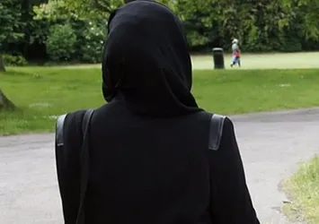 Almanya'da başörtülü kadına çirkin saldırı