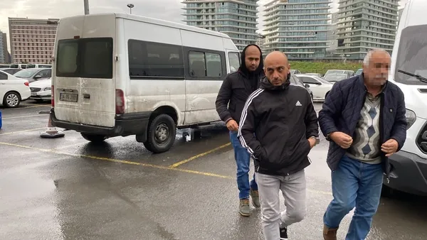 1679987885534.jpg Okul servisinde skandal görüntü! Öğrencilerin çektiği video sonrası tutuklandı - 4