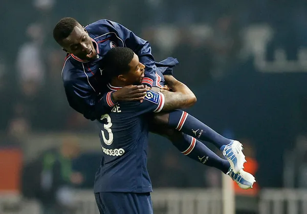 mbaye-diagne-galatasaray-taraftarini-heyecanlandirdi-idrissa-gueye-paylasimi-sosyal-medyayi-salladi-1656055877637.jpg Mbaye Diagne Galatasaray taraftarını heyecanlandırdı! Idrissa Gueye paylaşımı sosyal medyayı salladı - 1