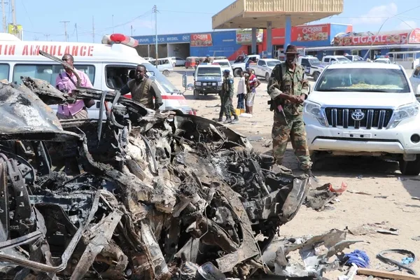 somalide-alcak-saldiri-bomba-yuklu-kamyon-patladi-13-olu-40-yarali-1695497752825.jpg Somali’de alçak saldırı! Bomba yüklü kamyon patladı: 13 ölü, 40 yaralı - 1