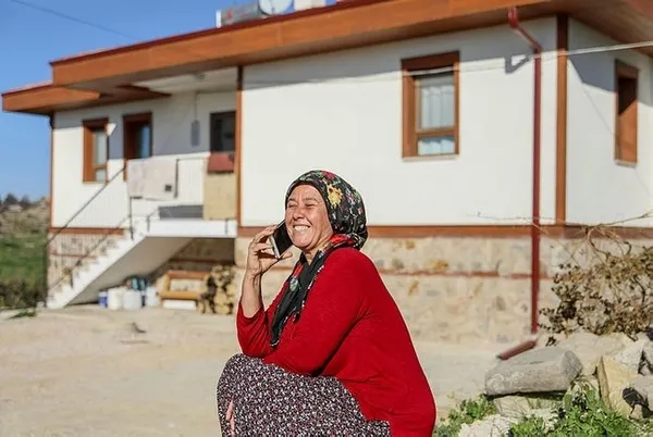 antalyadaki-buyuk-yanginda-evi-kul-olmustu-boyle-aci-mi-olur-allahim-diye-aglayan-kadin-yeni-evine-kavustu-1672998290220.jpg Antalya’daki büyük yangında feryatları hafızalara kazınmıştı! Yeni evlerine kavuştular - 7