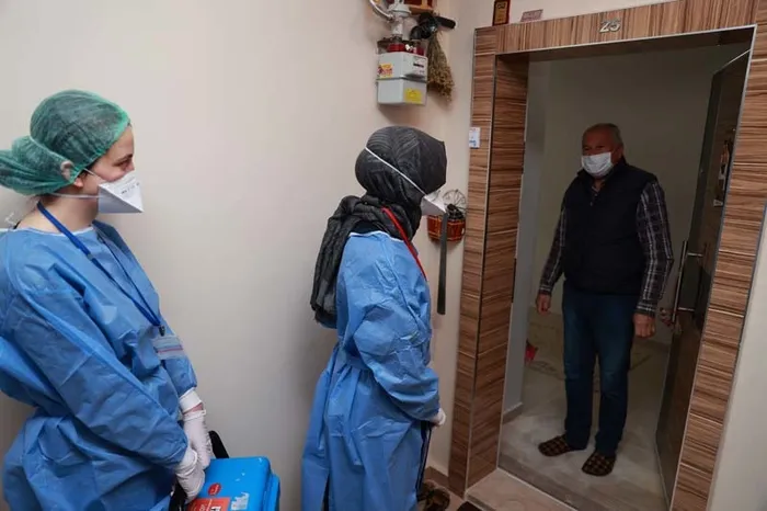 Son dakika: Sağlık Bakanı Fahrettin Koca açıklamıştı! 90 yaş üzeri vatandaşlar evlerinde aşılanmaya başlandı - 6